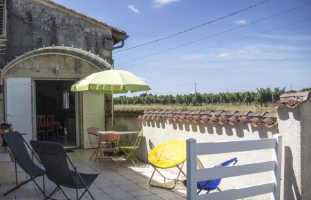 G&icirc;te n&deg;G4306 Arveyres - Gironde - Terrasse