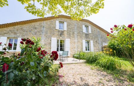 Façade du Gite et son jardin Gîte n°G4439 Génissac - Gironde - Façade du Gite et son jardin