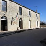 au fond le Gîte devant la mairie ouverte seulement lundi AM et jeudi matin au fond le Gîte devant la mairie ouverte seulement lundi AM et jeudi matin