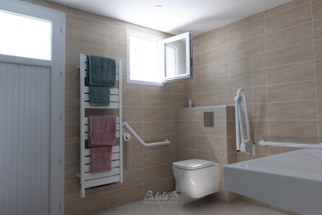 WC adapté aux personnes à mobilité réduite photo 15