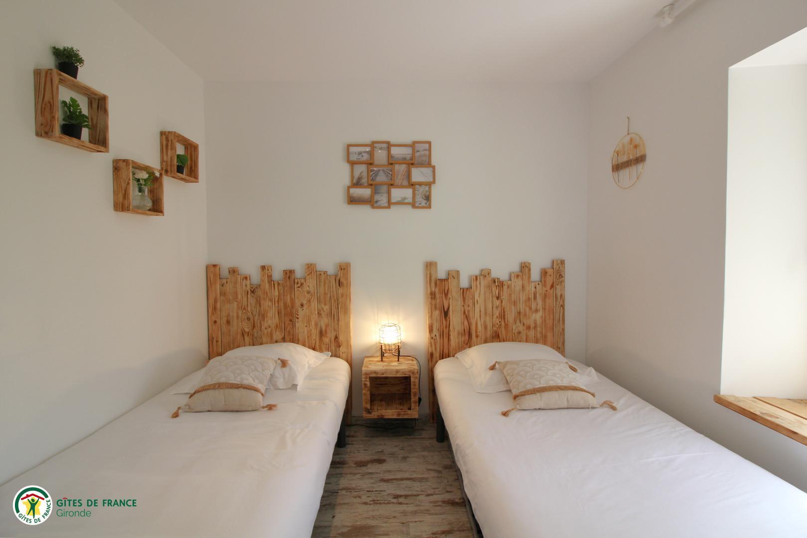 Chambre Mistelle avec ses deux lits 90 photo 2