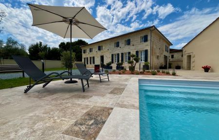 G&icirc;te n&deg;G4433 Lussac - Gironde - Piscine 
Transat