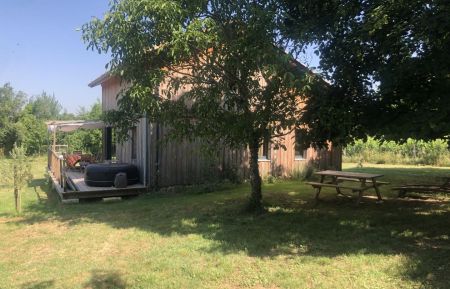 G&icirc;te n&deg;G3265 Guillac - Gironde - terrasse et table de pique nique