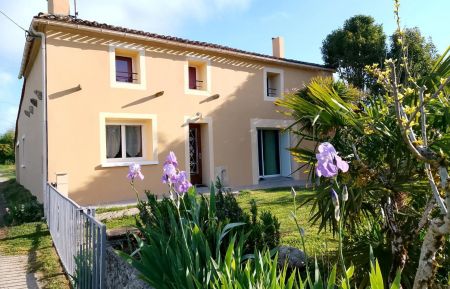 G&icirc;te n&deg;G3195 Saint-Martin-de-Lerm - Gironde - Fa&ccedil;ade du G&icirc;te